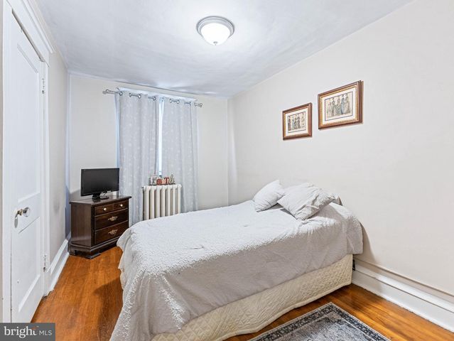 257 LONG LN, Upper Darby, PA 19082