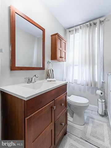 257 LONG LN, Upper Darby, PA 19082