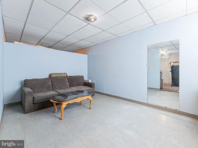257 LONG LN, Upper Darby, PA 19082