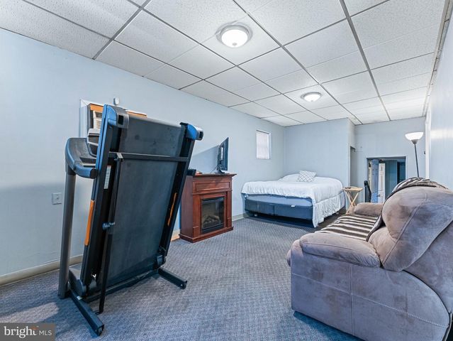 257 LONG LN, Upper Darby, PA 19082