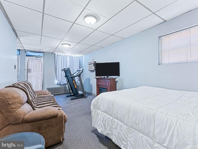 257 LONG LN, Upper Darby, PA 19082