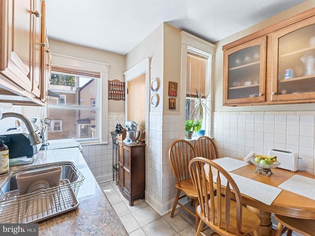 257 LONG LN, Upper Darby, PA 19082