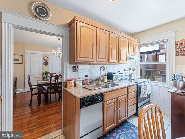 257 LONG LN, Upper Darby, PA 19082