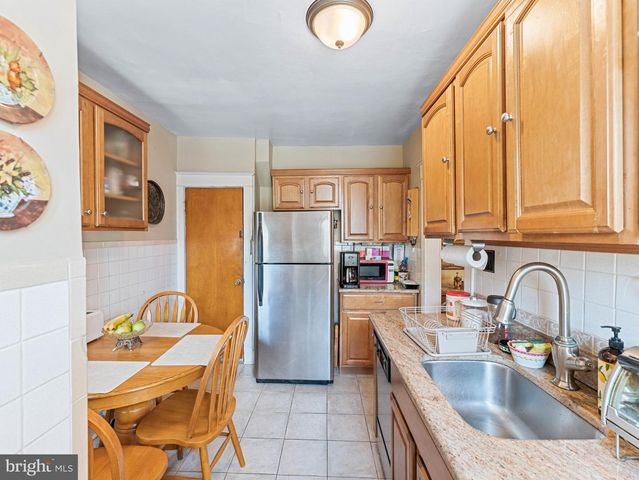 257 LONG LN, Upper Darby, PA 19082