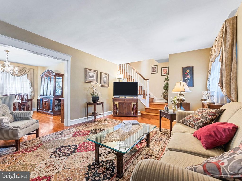 257 LONG LN, Upper Darby, PA 19082