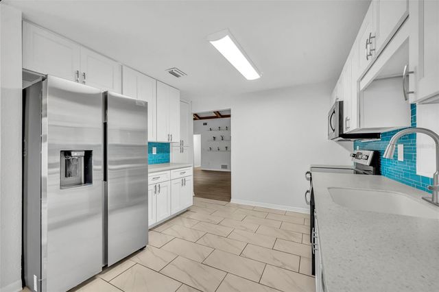 1240 W VOORHIS AVENUE, Deland, FL 32720