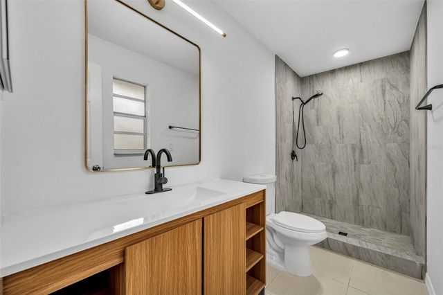 1240 W VOORHIS AVENUE, Deland, FL 32720