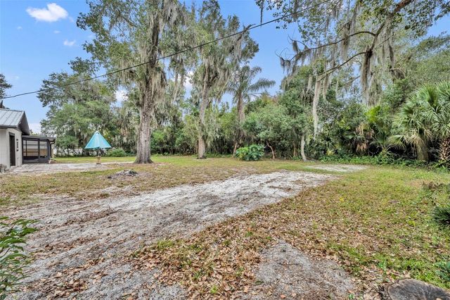 1240 W VOORHIS AVENUE, Deland, FL 32720
