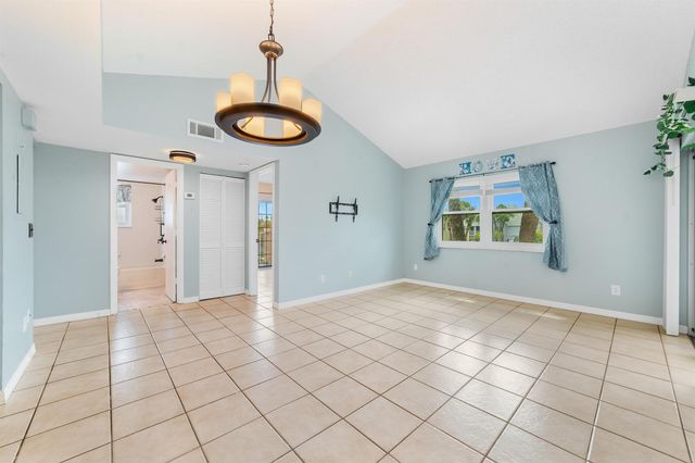 1627 SE Green Acres Circle Z203, Port St. Lucie, FL 34952