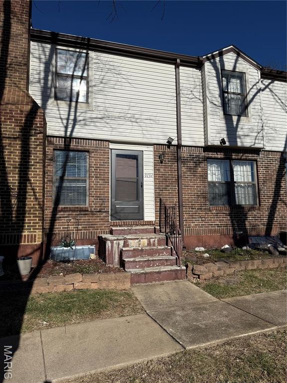 9734 Raintree Village Drive 4B, Hillsboro, MO 63050