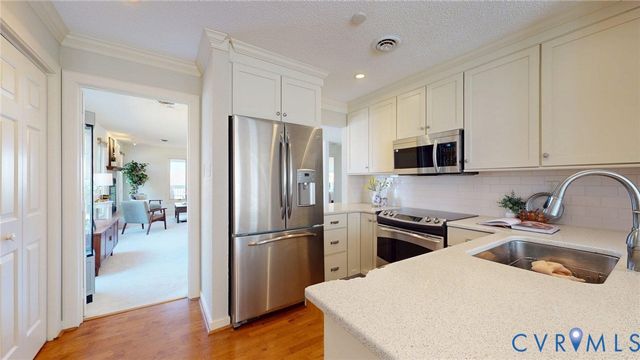 34 Spinnaker Cove Dr, Midlothian, VA 23112