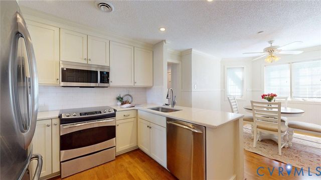 34 Spinnaker Cove Dr, Midlothian, VA 23112