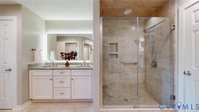 34 Spinnaker Cove Dr, Midlothian, VA 23112