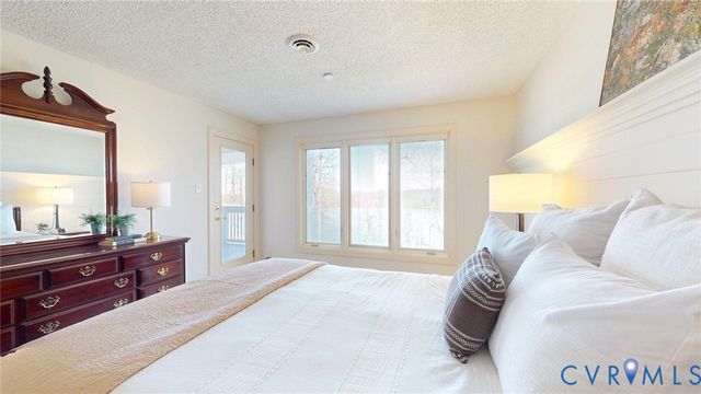 34 Spinnaker Cove Dr, Midlothian, VA 23112