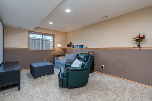 140 Peggy Lane, Eagle Lake, MN 56024