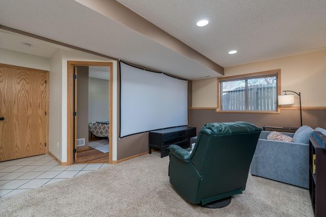 140 Peggy Lane, Eagle Lake, MN 56024