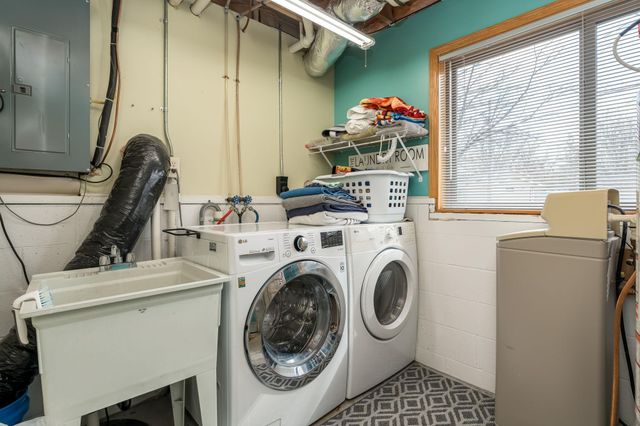 140 Peggy Lane, Eagle Lake, MN 56024