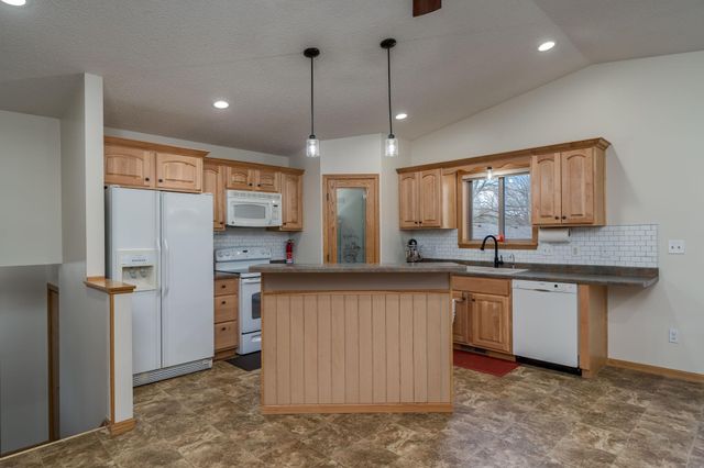 140 Peggy Lane, Eagle Lake, MN 56024