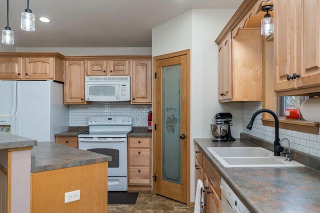 140 Peggy Lane, Eagle Lake, MN 56024