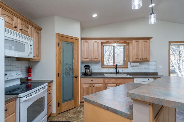 140 Peggy Lane, Eagle Lake, MN 56024