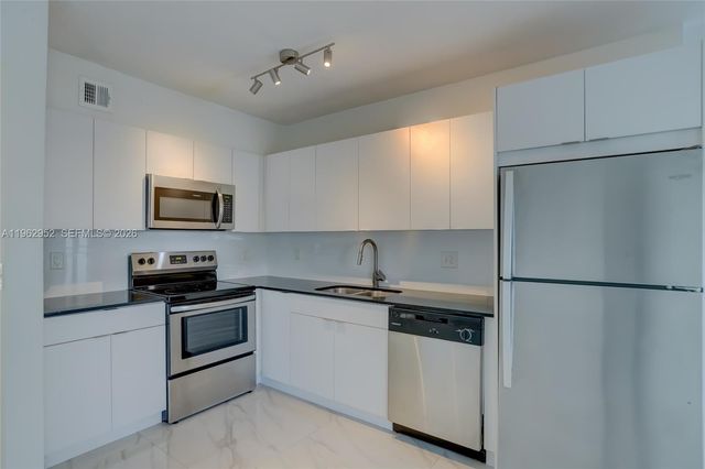 2140 NE 56TH St 2, Fort Lauderdale, FL 33308