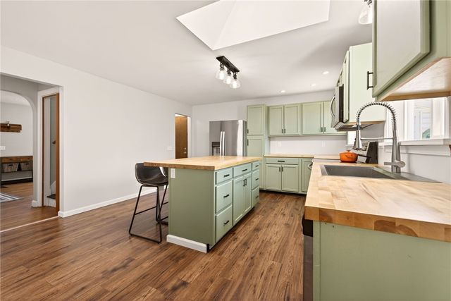 211 Cabot Road, Greece, NY 14626