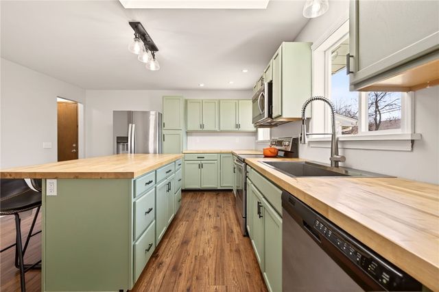 211 Cabot Road, Greece, NY 14626