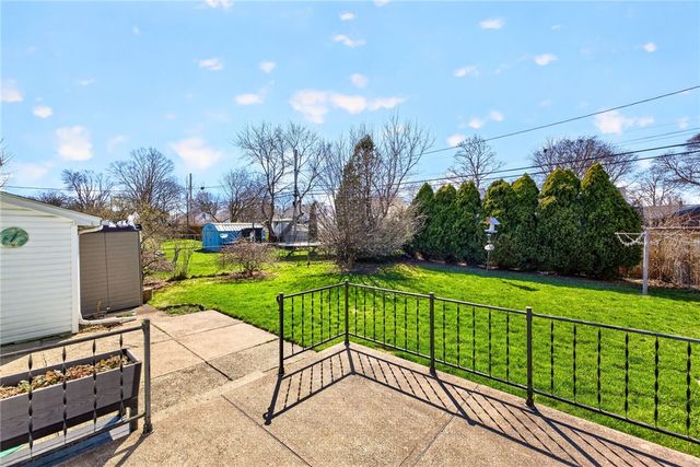 211 Cabot Road, Greece, NY 14626