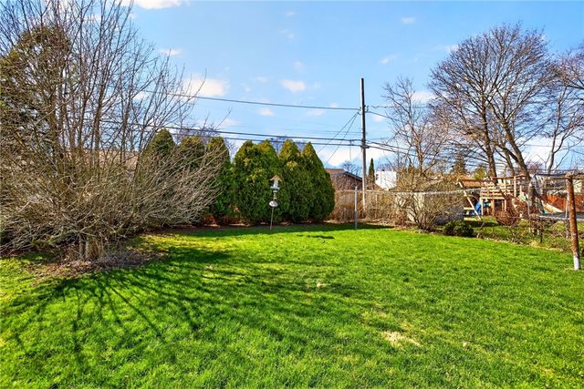 211 Cabot Road, Greece, NY 14626