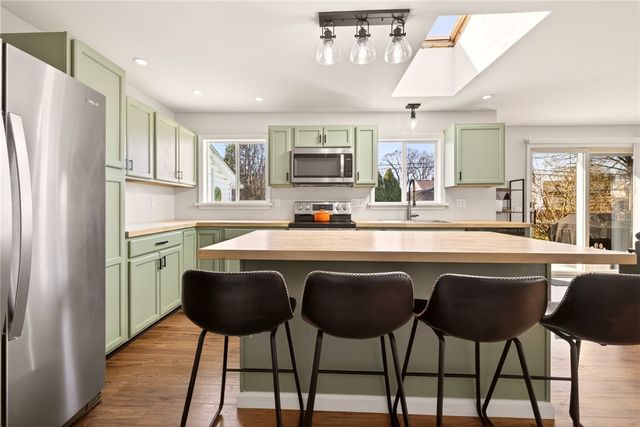 211 Cabot Road, Greece, NY 14626