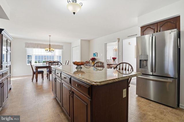 3 SWALLOW RD, Holland, PA 18966