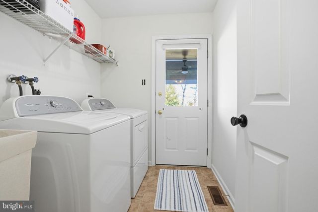 3 SWALLOW RD, Holland, PA 18966