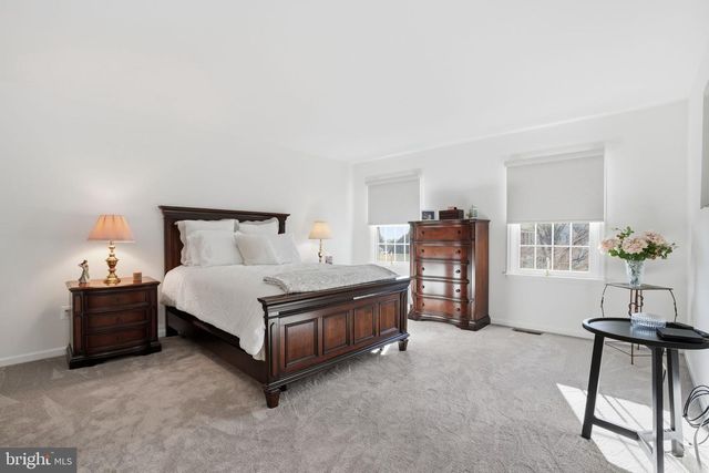 3 SWALLOW RD, Holland, PA 18966