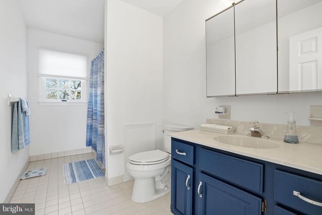 3 SWALLOW RD, Holland, PA 18966