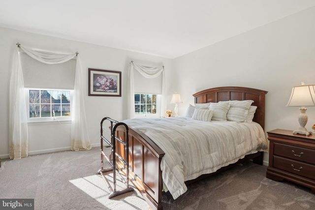 3 SWALLOW RD, Holland, PA 18966