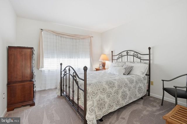 3 SWALLOW RD, Holland, PA 18966