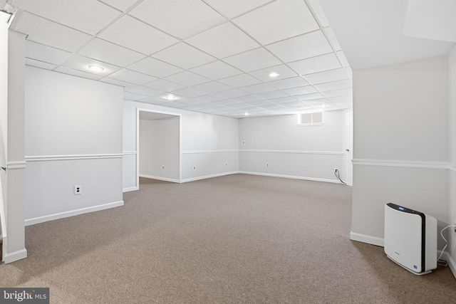 3 SWALLOW RD, Holland, PA 18966