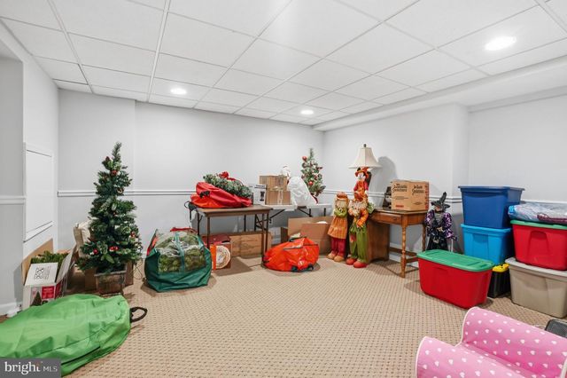 3 SWALLOW RD, Holland, PA 18966