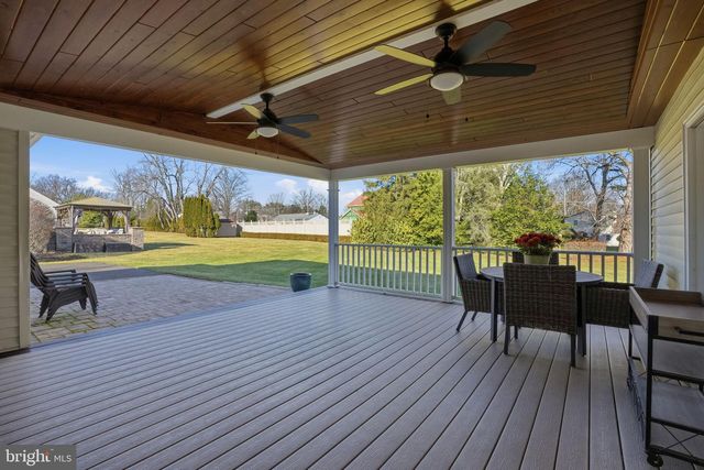 3 SWALLOW RD, Holland, PA 18966