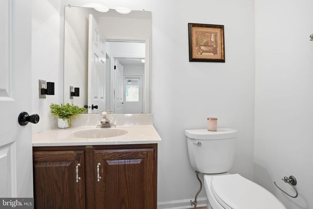 3 SWALLOW RD, Holland, PA 18966