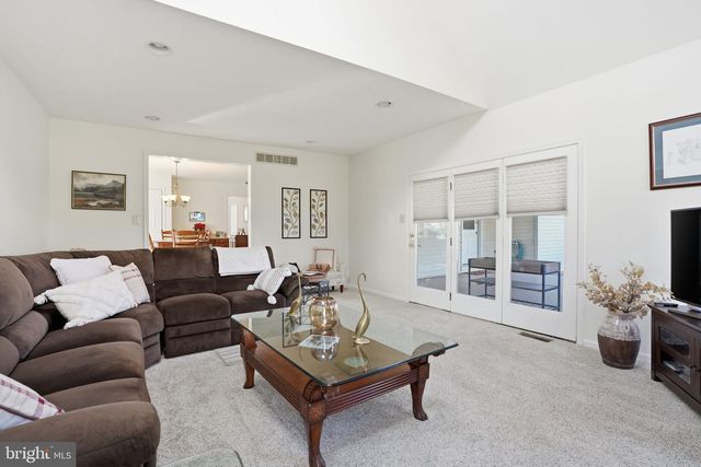 3 SWALLOW RD, Holland, PA 18966