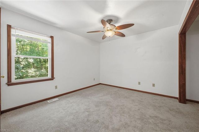 910 Wickford DR, Chesapeake, VA 23320