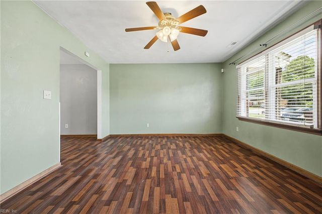 910 Wickford DR, Chesapeake, VA 23320