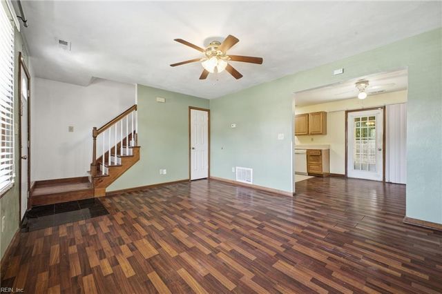 910 Wickford DR, Chesapeake, VA 23320