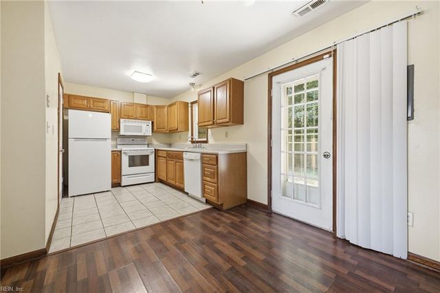 910 Wickford DR, Chesapeake, VA 23320