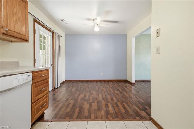 910 Wickford DR, Chesapeake, VA 23320