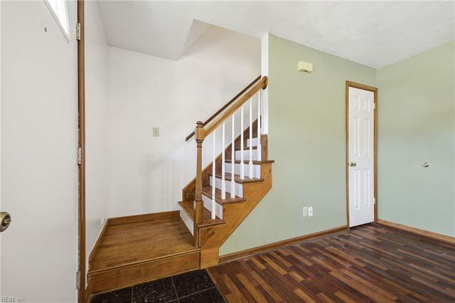 910 Wickford DR, Chesapeake, VA 23320