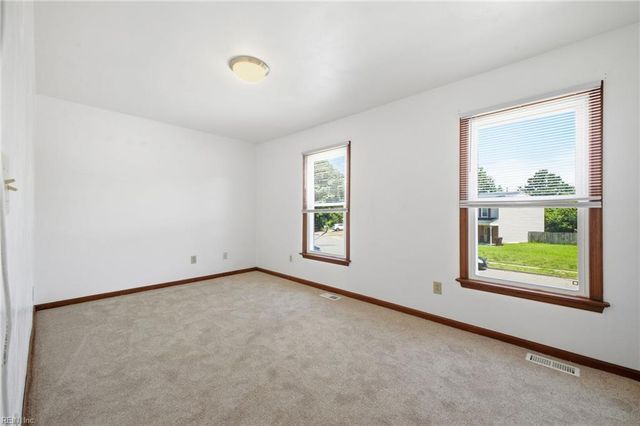 910 Wickford DR, Chesapeake, VA 23320