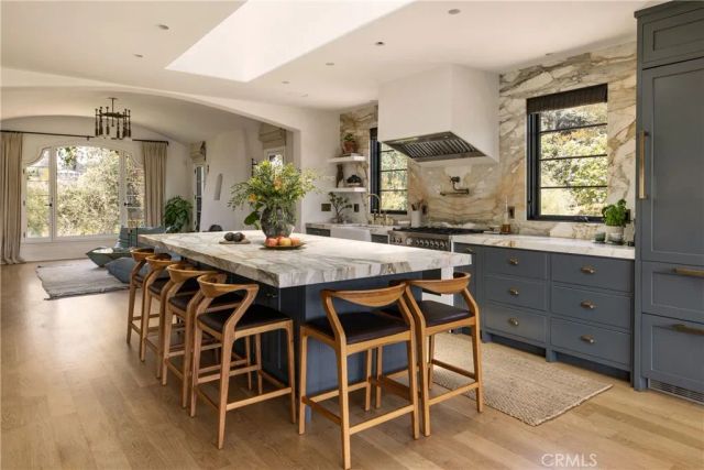 2168 Princeton, Los Angeles, CA 90026