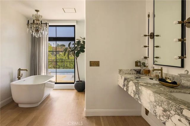 2168 Princeton, Los Angeles, CA 90026